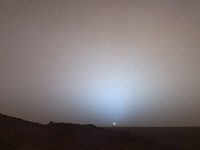 Západ slunce za okrajem kráteru Gusev - 800x600x16M (38 kB)